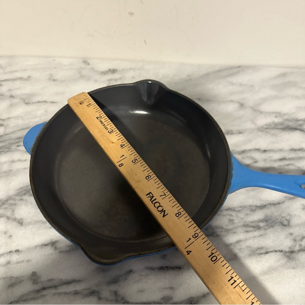 Le Creuset 9” Blue Cast Iron Skillet vintage - Picture 4 of 14